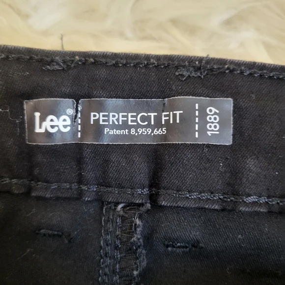 Lee Perfect Fit Straight Leg Jeans - Picture 3 of 4